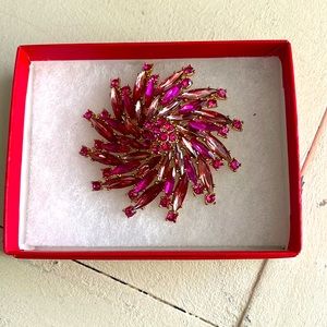 Starburst Pink Fuchsia Swirl Round Brooch Pin Faceted Prong Setting Pin